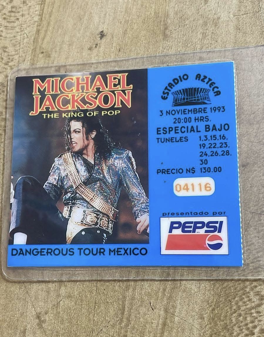 Así eran los boletos del concierto de Michael Jackson en el Estadio Azteca.

📷: Alejandro Reyes.