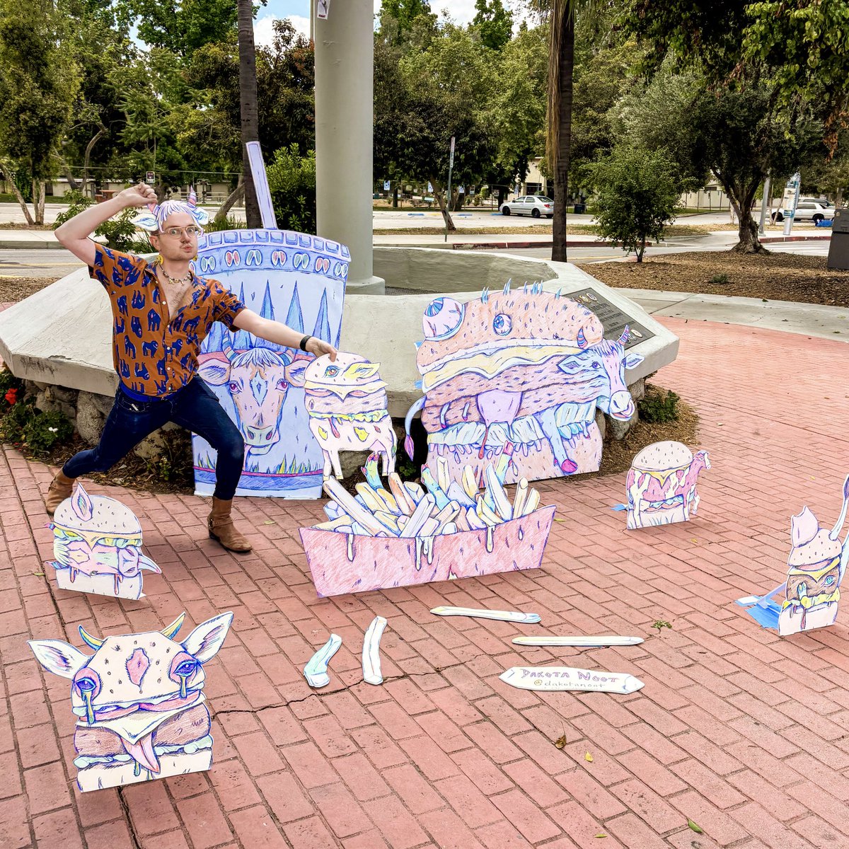 dakotanoot's tweet image. Dig into my recent installation for LA Road Concerts: a combo meal and “little sliders.” Don’t question the ingredients-just eat it!

#publicart #cow #cowart #installationart #losangeles #losangelesart #drawing #highlandpark #yorkblvd