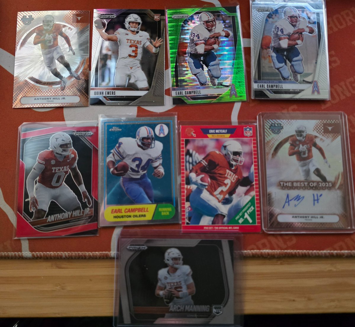 BrandinOfferman's tweet photo. HUGE SHOUTOUT to Robert aka Shrek for some Banger Lomghorns cards, 3 Earl Campbell autos.... crazy man thank you. Also thank you @SLVRsport for the Ant Hill auto and the rest of the cards going into my PC. It means the world to me fellas, Love This Community https://t.co/OUp3RN6CHq