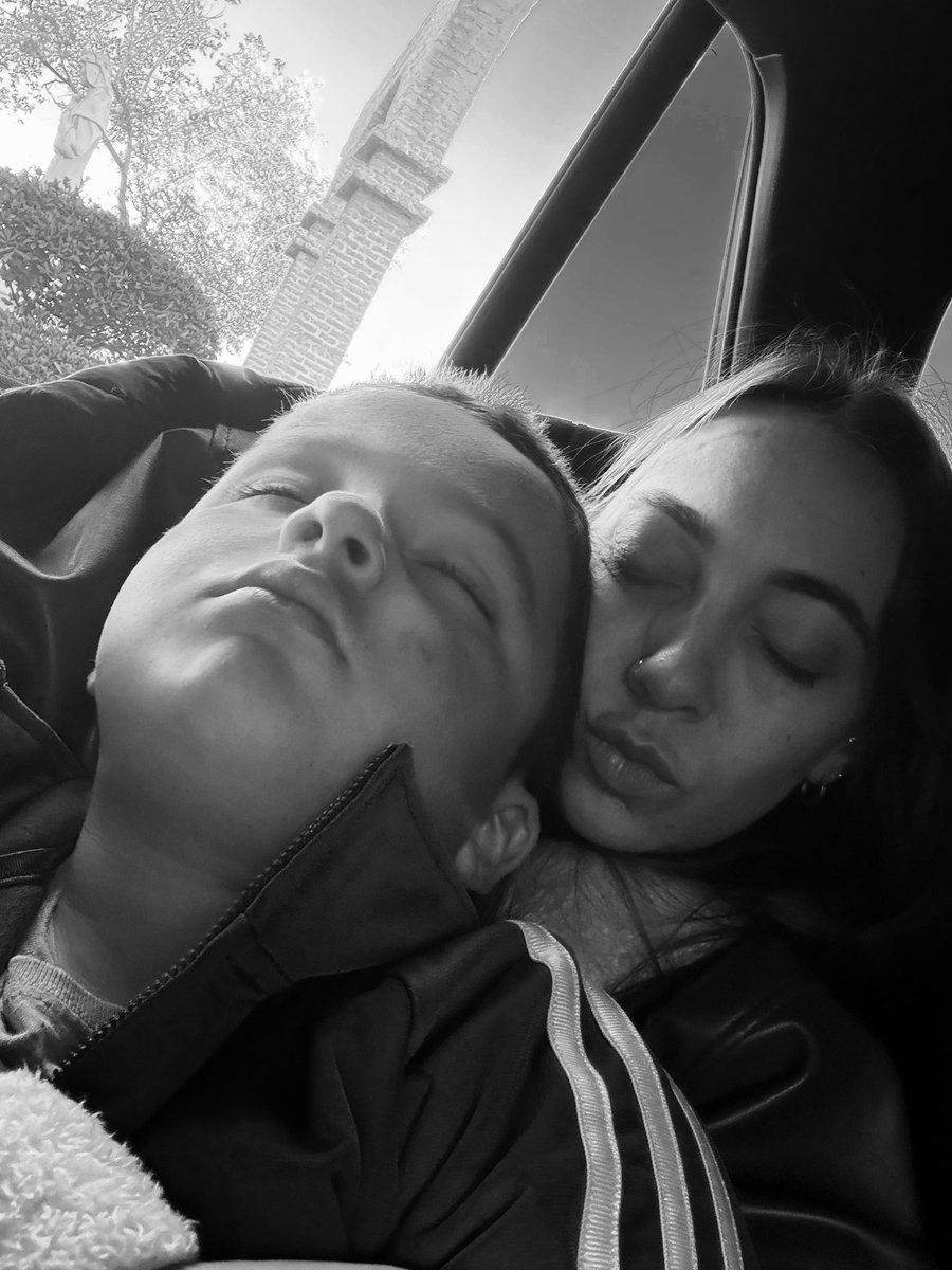 solkrenzz's tweet photo. Ya te extraño mí principito 🥺✨ https://t.co/fvQ6vfUnMy