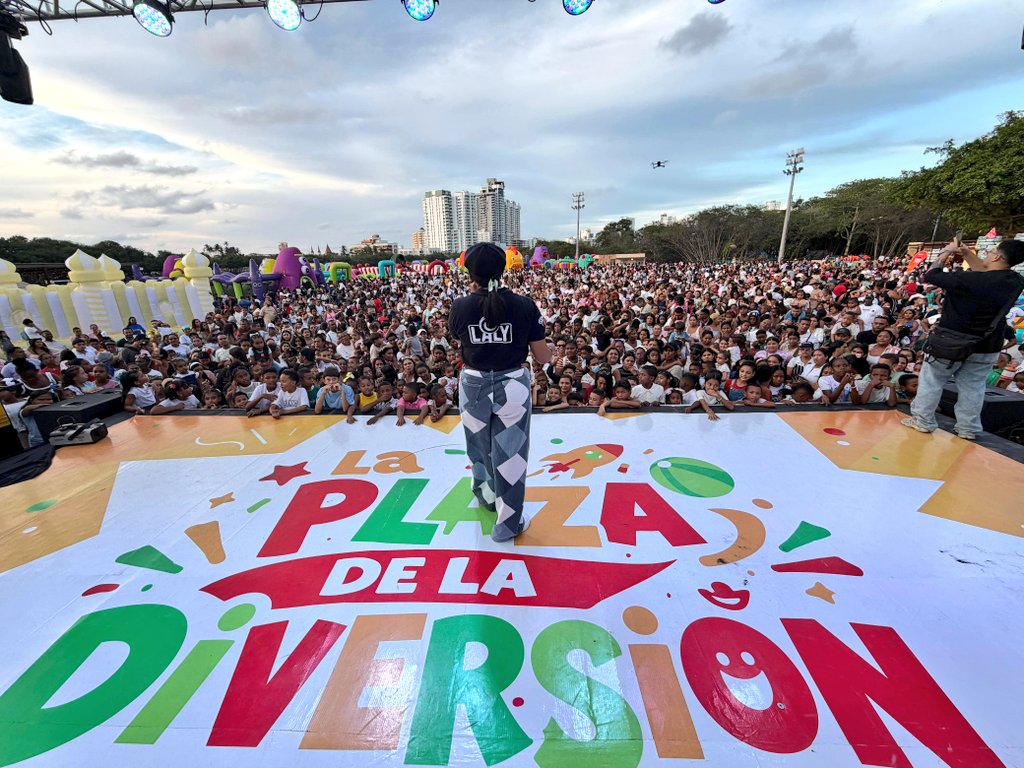 dumek_turbay's tweet photo. ¡El #DíaDeLaNiñez en #Cartagena fue todo un fin de semana!

Más de 8 mil personas asistieron y disfrutaron en la #PlazaDeVariedades, de una gran programación ofrecida por la @AlcaldiaCTG, donde niños y niñas celebraron su fecha de manera segura junto a sus familiares. 

La #PlazaDeLaDiversión es una iniciativa liderada por la @SecparCTG, @Ipcc_Cartagena e @idercartagena. Fueron dos maravillosos días en los que las sonrisas de los niños y niñas cartageneros fueron los grandes protagonistas. 

#Cartagena, territorio para jugar ✅️