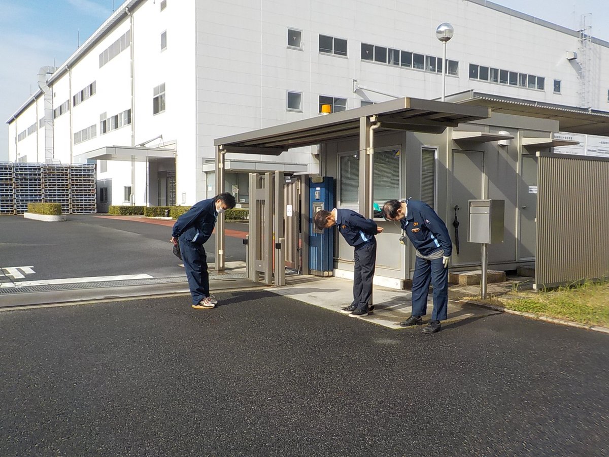 HCS_1998's tweet photo. この4月より本社工場、千葉工場(GCS含)にて月に一度の挨拶運動を開始しました。(4月は24日が指定日)皆で気持ち良く挨拶を取り交わし、コミュニケーションの強化を図りたいと思います。これから継続していきます。
#家電リサイクル
#挨拶励行 https://t.co/rfezUoXIAj