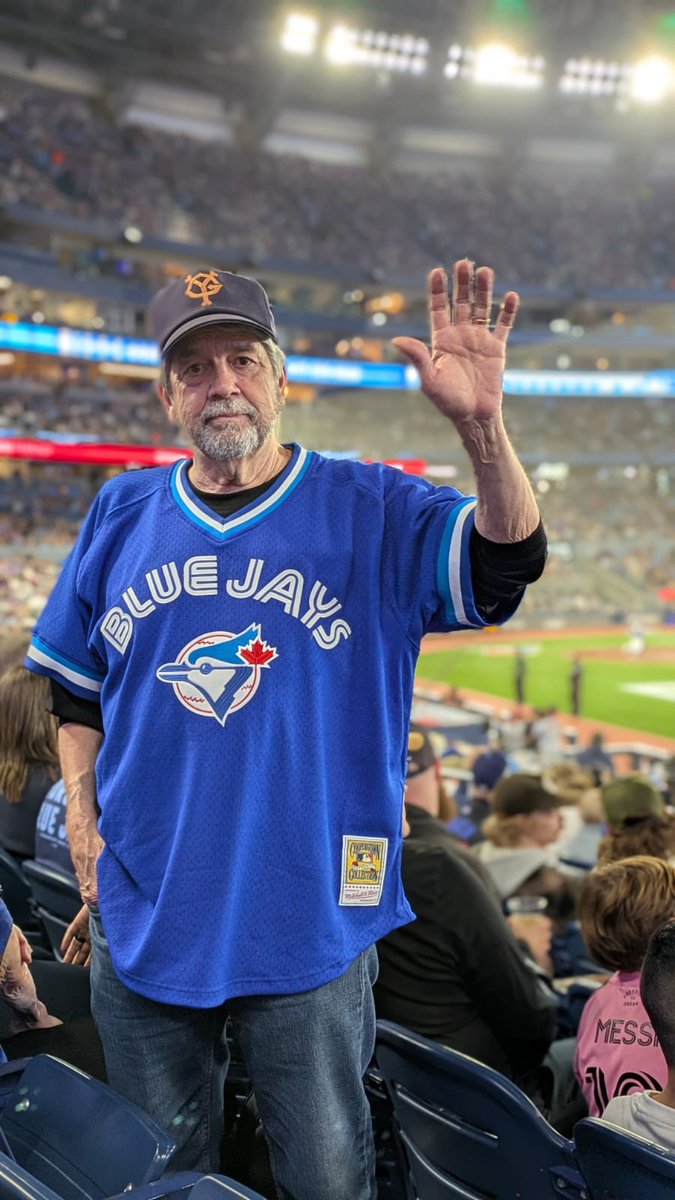 jimdibblee's tweet photo. Celebrating a milestone 70th Birthday at the #BlueJays Games this weekend. I received a jersey with my fav number 29 (@JesseBarfield29)
Note the YG cap!! #Jessebarfield29

Traveled to Chicago met JB and family on the way to his 1986 All Star in Houston. https://t.co/syzdLZJ0cj