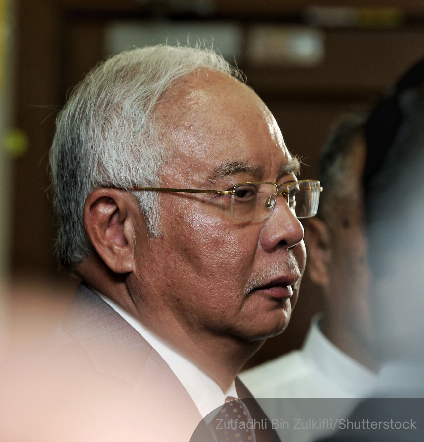 NewsBFM's tweet photo. Former PM Najib Razak withdrew his appeal to serve the rest of his SRC International jail sentence under house arrest, with no reason provided.

The Court of Appeal recorded the case as struck out with no liberty to refile, reports Malay Mail.

https://t.co/SPIgmUUMRX https://t.co/cF8RhRAMV7