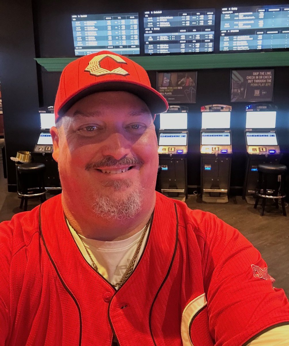 JeffATrennepohl's tweet image. I’m working on placing  a bet… 😤

This is the year for the Cincinnati #Reds AND the Cincinnati #Bengals.  
World Series 🏆 + Super Bowl 🏆… we’re speaking it into existence.

All gas. No brakes. WHO DEY 🔥🐅⚾️🏈