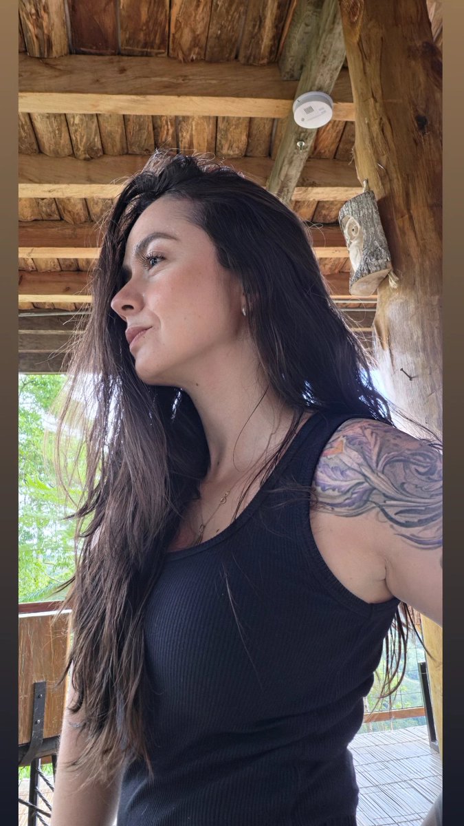 Angelapisan tweet media