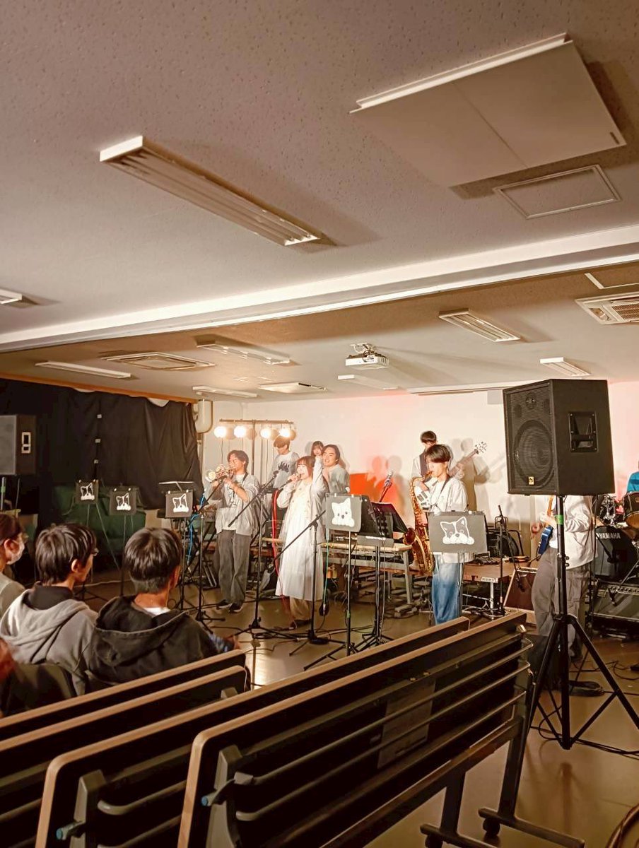 miebrsa's tweet photo. ぶるさぁ。新歓ライブ2026が終了致しました！
開場に来てくださった人も、配信を見てくださった人もありがとうございました🥰
ぶるさぁ。らしい音楽をお届けできたのではないでしょうか🎶

ぶるさぁで音楽をやってみたい！と思った人は5月1日の入団式にお越しください🙌🏻
(詳細は後日お知らせします！) https://t.co/VrOInWqiZO