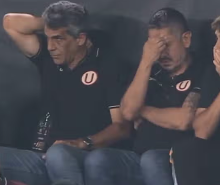#Universitario cae de ¡LOCAL! ante Sullana y se despide del #Apertura.

Hoy el club es una PAPA CALIENTE. En 4 meses se destruyó al TRICAMPEÓN. Gestión deportiva está a niveles de época concursal regular. Álvaro Barco DESPILFARRÓ millones y debe irse. En cancha de Franco Velazco.