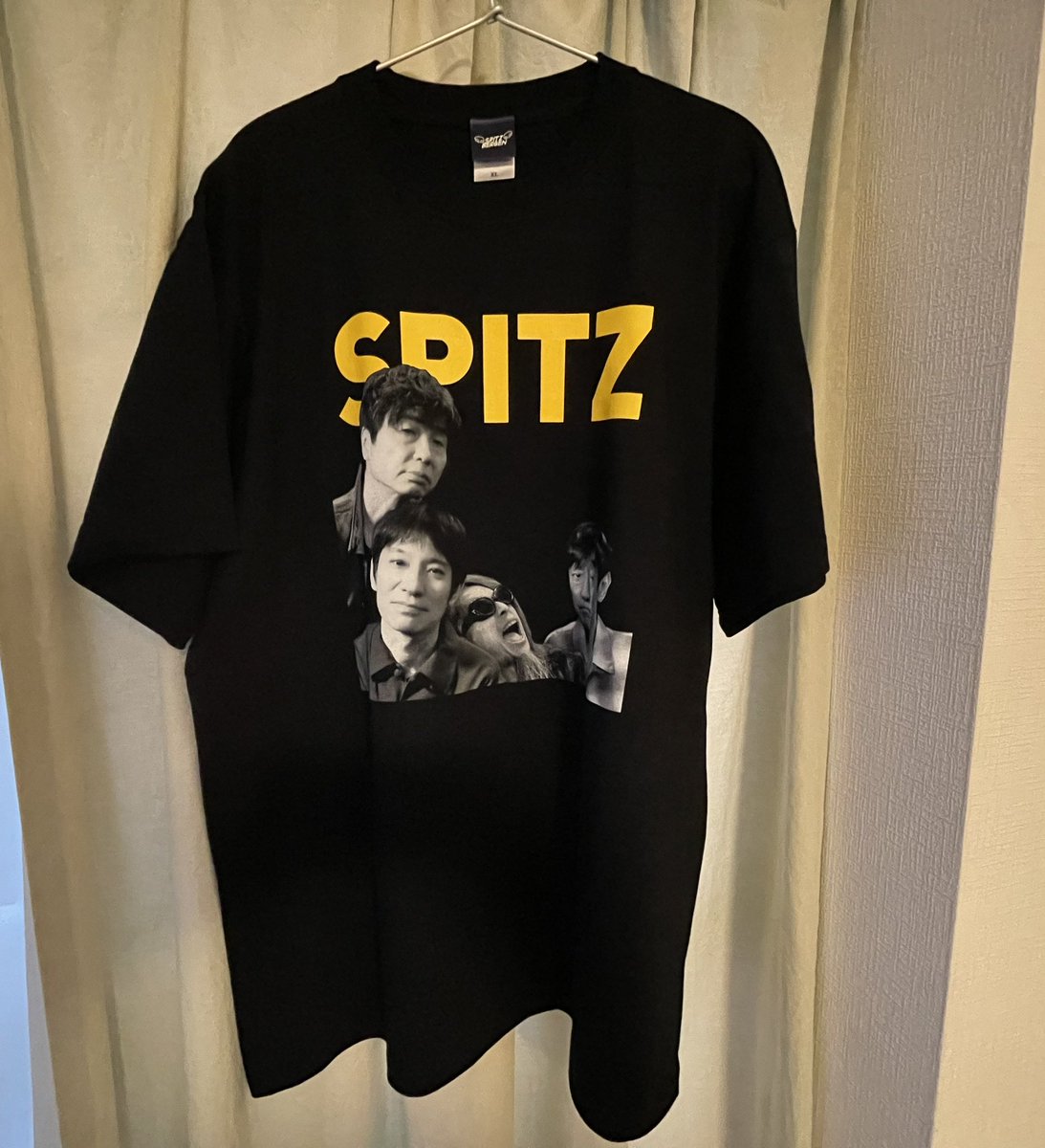 スピッツがどれだけ好きでも、このTシャツを着て街に出るのはちょっと勇気がいるな、、、汗