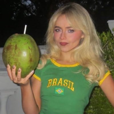 lara 𝜗ৎ tweet media