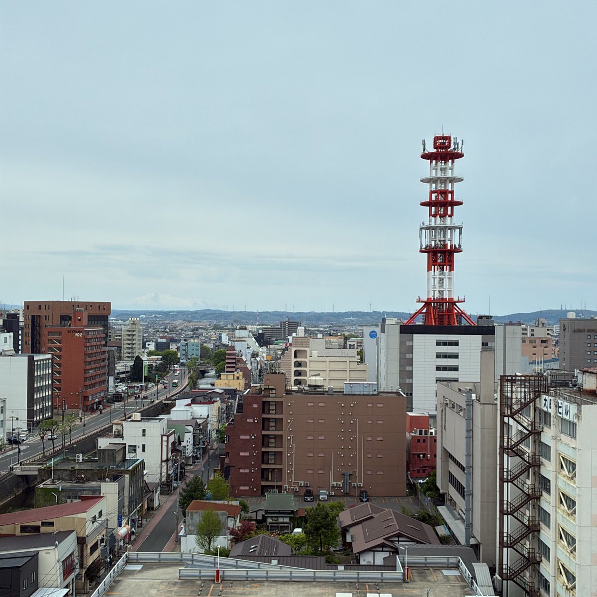 おはようございます。

グレーの空も好きです。

今日もよろしくお願いします。

皆さんよい月曜日をー