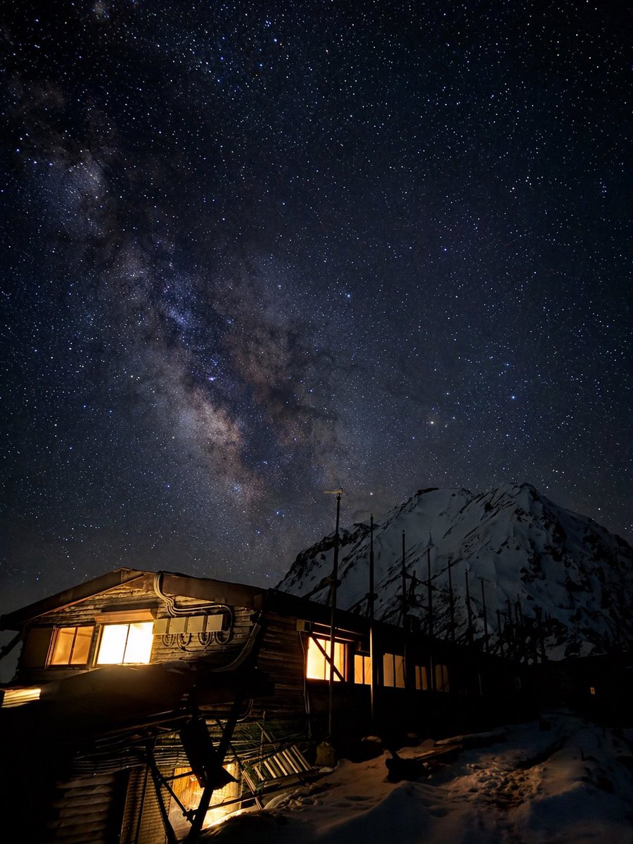 iPhone17pro手持ち10秒で撮った写真をChatGPTに「現行のフルサイズミラーレス一眼カメラのハイエンド機、f1.4相当のレンズで撮影したような仕上がりにしてください」  と言ったらこうなる。