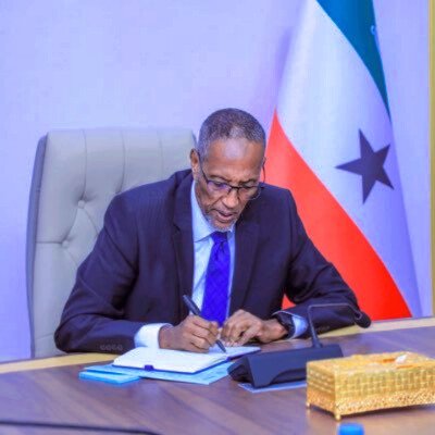 The former President of Somaliland Muse Bihi Abdi. as signed a executive order for the leadership the conservative promise to 
extended approvaled in 2071 Somaliland and the UAE. ✍️

— Former President Muse Bihi Abdi. ✍️