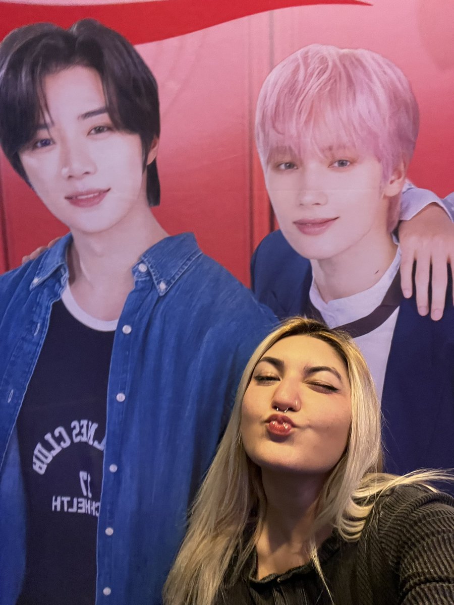 noxstarjay's tweet photo. #inparis #eiffeltower #beomkai https://t.co/6QBrHmpiJS