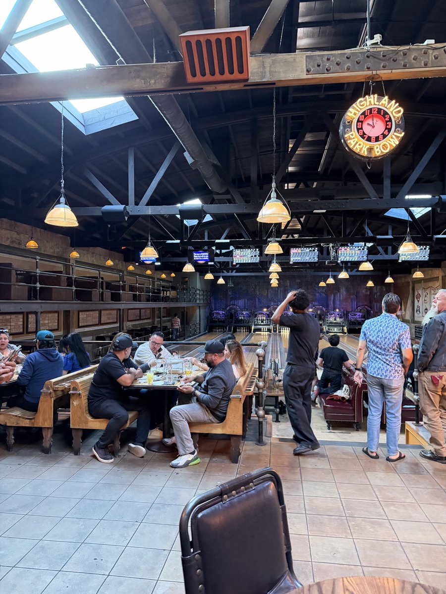Orangesweetnes's tweet photo. Super cool bowling alley! 🧡
Highland Park Bowl on our CA adventures https://t.co/rTJWnqQAWU