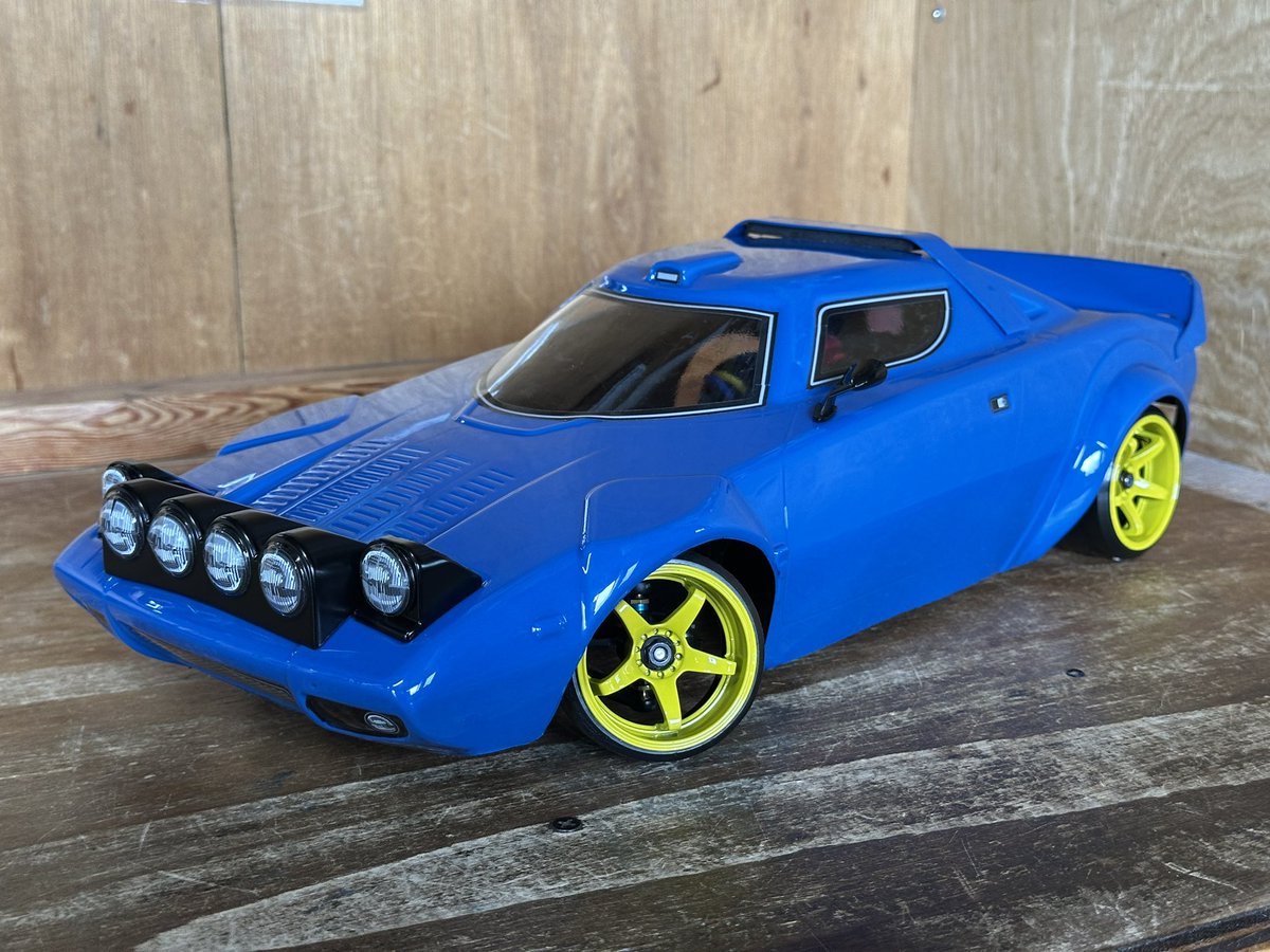 purpletrueno's tweet image. TL01のニューボディが完成したので、トーゴーで試走なう。
フォグカバーとサイドにeX-Dのステッカーが欲しい。笑
リヤが200mm以上あるのでかなりトレッド広げたので、走りが不安です。笑
#TL01
#ランチアストラトス