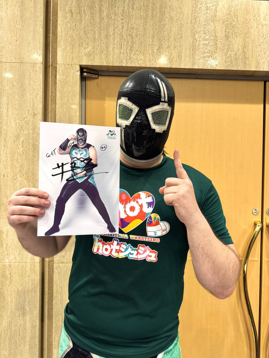 B_Hayasaka's tweet photo. 2026年4月26日(日)
#hotシュシュ
北沢タウンホール大会

推し活。
1枚目撮った後に「ごめんなさい、目をつぶってしまいました、もう1回お願いします」とサマス選手が言うので、一緒に画像を確認したら確かに目をつぶっていたので、じゃあもう1枚という流れで(笑)

#サマス 選手
#prhot https://t.co/gPZ2YBZACX