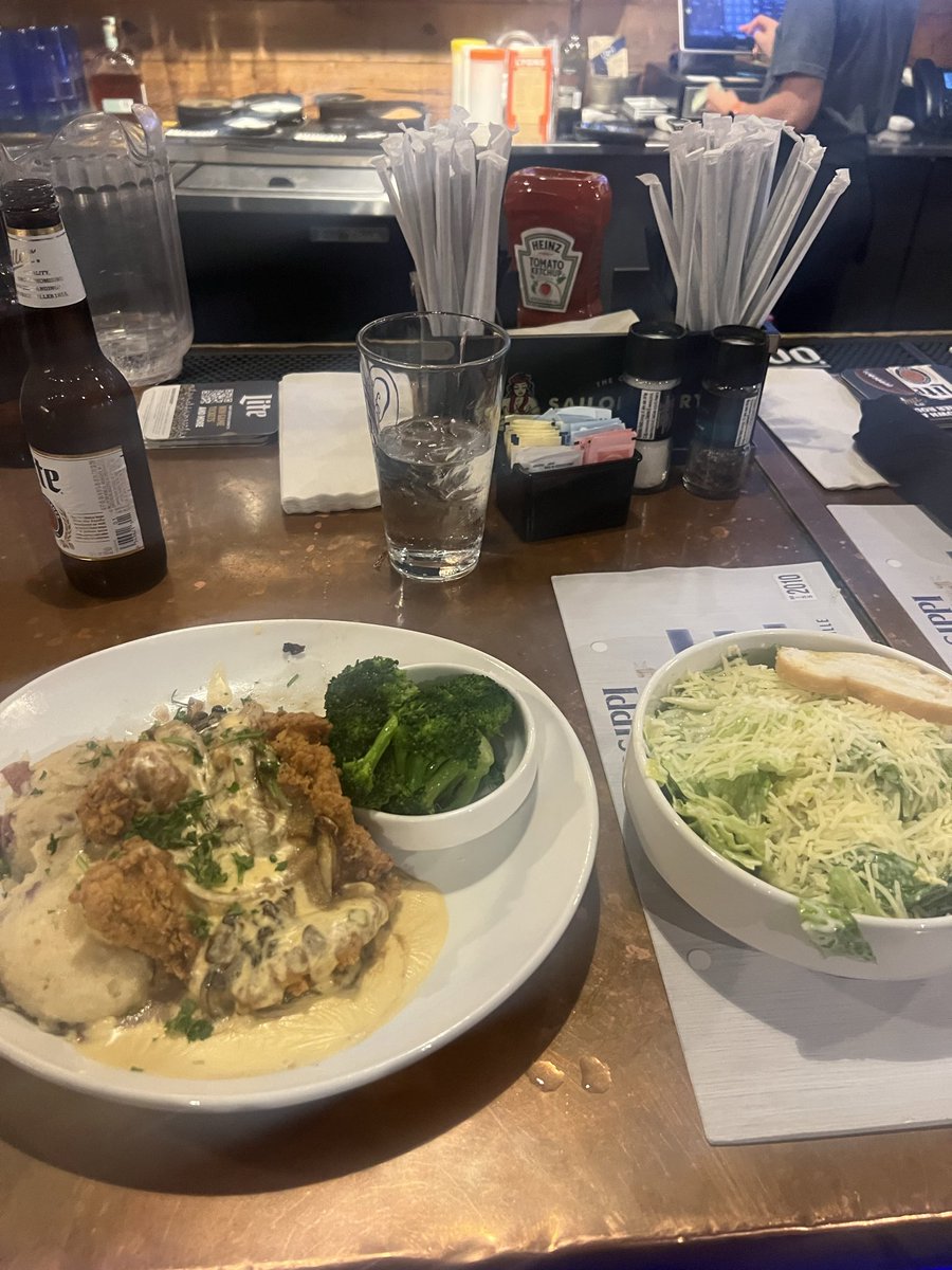 Lounge dawg(I am emotionally scarred) tweet media