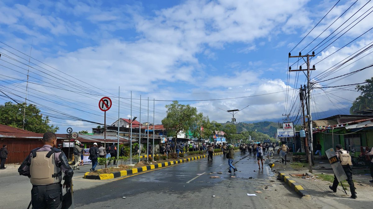 Lao-Lao Papua tweet media