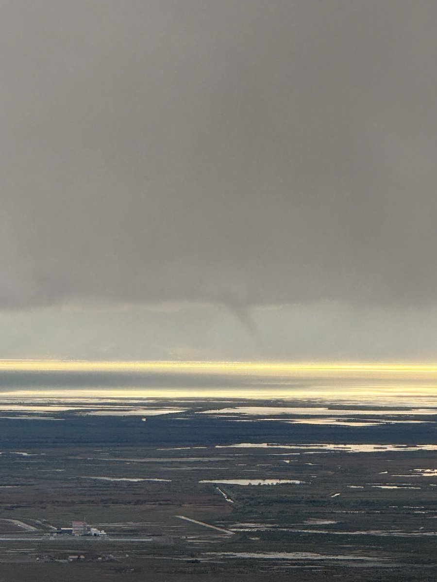 _JoshuaTimothy's tweet image. Possible water spouts over The Great Salt Lake at 6:41 PM tonight