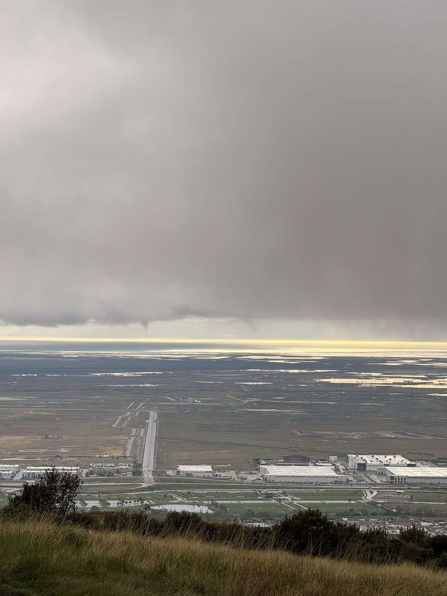 _JoshuaTimothy's tweet image. Possible water spouts over The Great Salt Lake at 6:41 PM tonight