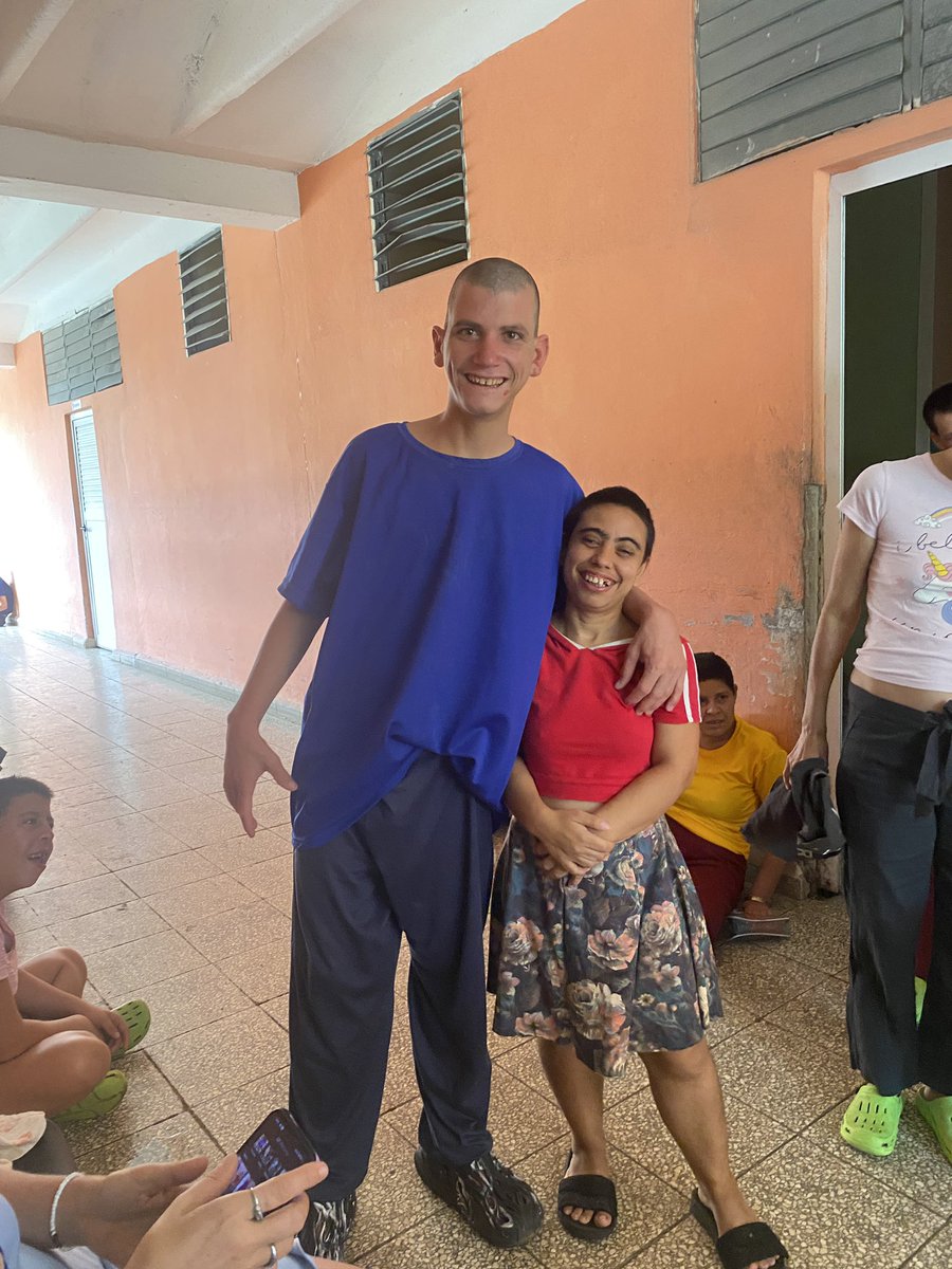 BSindicalDGSHlg's tweet image. No necesitan lástima, necesitan latidos que entiendan. Cada gesto de inclusión es un verso que late. Ellos también sueñan, también vuelan, solo piden un mundo menos torpe. 🦋 #InclusiónQueAcompaña #TodosContamos