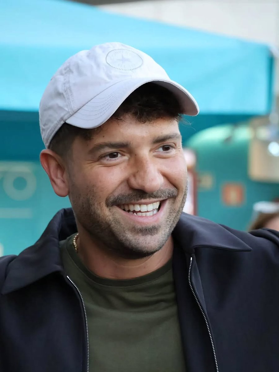 alboran_uruguay's tweet image. #Repost @cathcarvalhophotography 
——
Chegada do Pablo Alborán a Lisboa para o seu concerto no Meo Arena 😍🇵🇹

#pabloalborán @pabloalboran 2