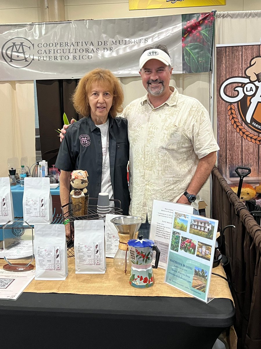 JMMCondor's tweet photo. Hacienda Masini presente en el PR Coffee &amp; Chocolate Expo. Apoyando el café local! Paran un bolsa de nuestro café vayan a https://t.co/7lJZzxc6Ru / Hacienda Masini present at PR Coffee &amp; Chocolate Expo supporting local coffee! For a bag of our coffee go to https://t.co/7lJZzxc6Ru https://t.co/Y7K9UoehFZ