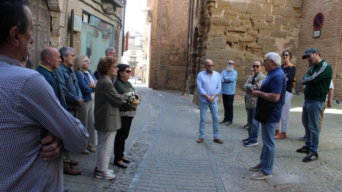 Corella_Memoria's tweet photo. 📰 Corella revive su memoria histórica con un recorrido por sus tropezones organizado por Tambarria Kultur Elkartea
➡️El 8 de mayo se pondrán dos nuevos tropezones en Corella y se proyectará el documental sobre el proyecto "Tropezones" @Affna36 @1936_na
https://t.co/1kjJLWHMx5 https://t.co/2HUq0hew14