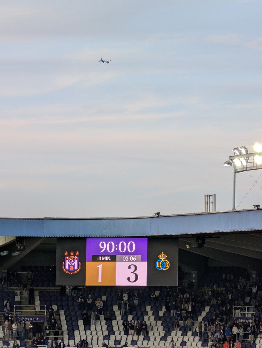 tonyramirez__'s tweet photo. RSC Anderlecht vs Union Saint-Gilloise 💛💙 https://t.co/CAGvb0z3n7