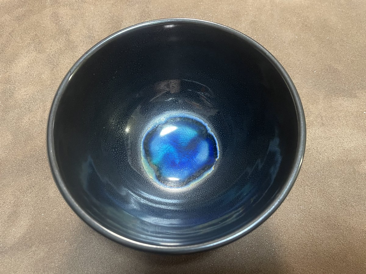 石垣焼 窯元　黒い陶器の青色グラデーション鉢　箱付き　二つセット 石垣焼 瑠璃油滴天目 茶碗 −青宙 (あおぞら/Blue Firmament) −