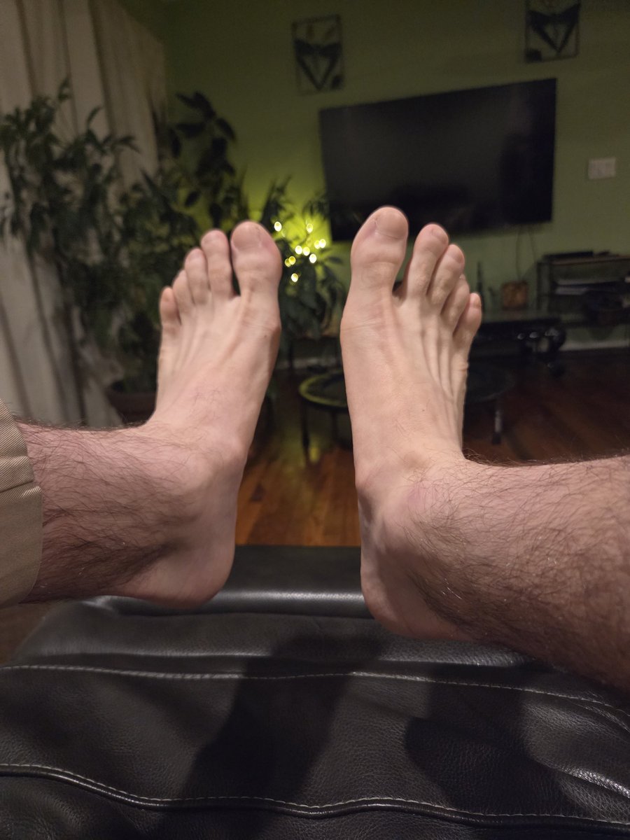 schloop87's tweet photo. Worship my feet while I drain your wallet #findom #gayfindom #cashfag #paypig #alphamalefeet #feetfetısh #feetworshi̇p #fetish #twink https://t.co/cStE9LYghy