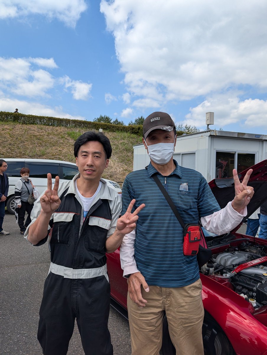 2026/04/26
旧車サミット2026
やっと会えた「シュンヤのガレージライフ」のシュンヤさんにフルレストアした赤いFD(RX‐7)の前で今後はR32 GTRのレストア動画楽しみにしてます😀
神奈川からありがとうございます😃
#シュンヤのガレージライフ 
＃水戸道楽tv
#モビリティリゾートもてき