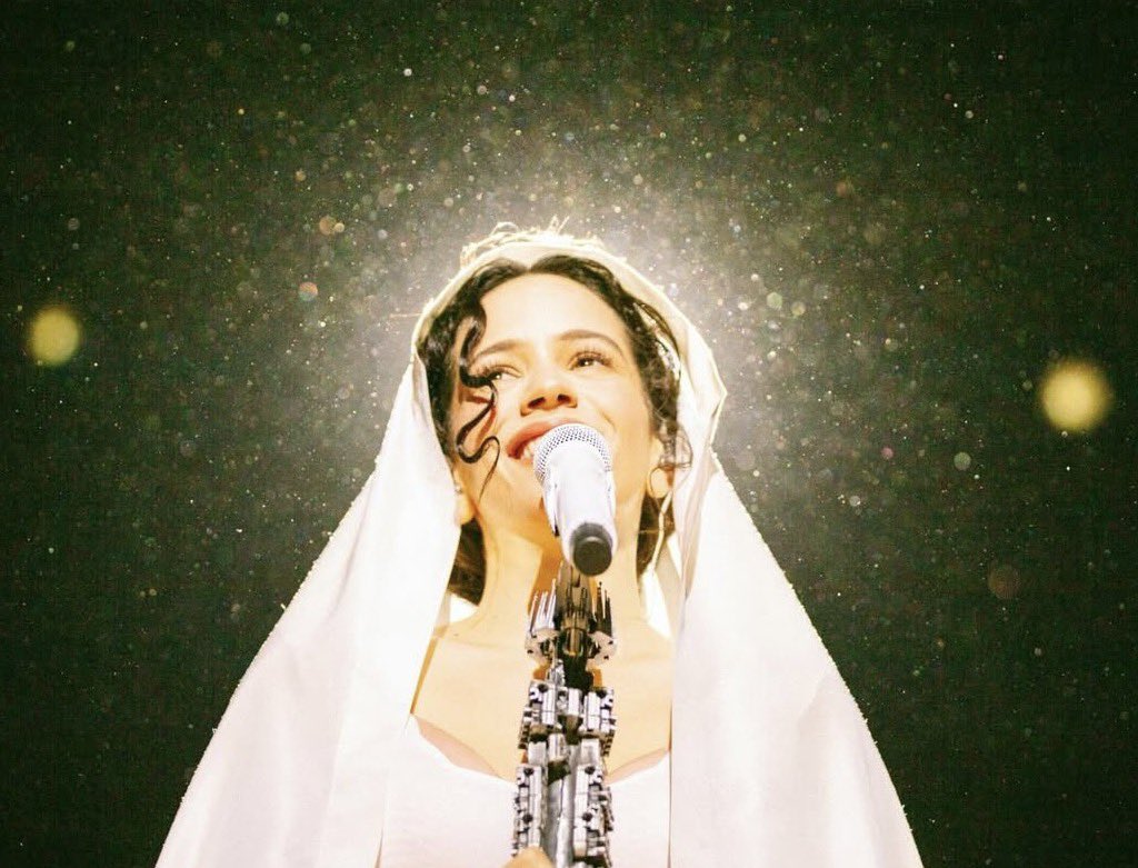 APALEAPALE's tweet photo. los dos ultimos posts de rosalía en instagram siendo la virgen y la desvirgada. artista versatil https://t.co/WE8WsUcQzr