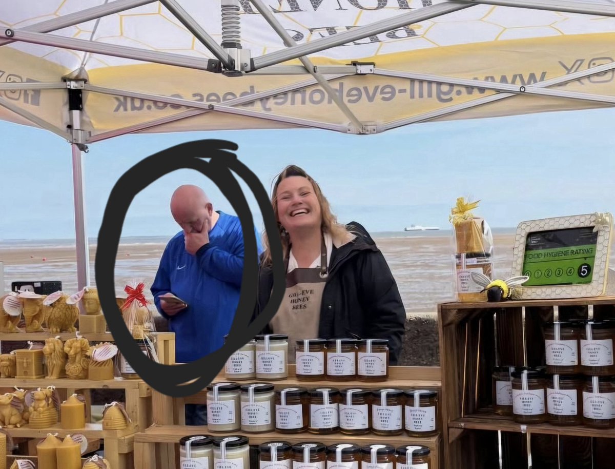 eve_bees's tweet image. That right there is a beekeeper deep in thought 🤣
#beekeeping #thoughtful #honey #shopsmall