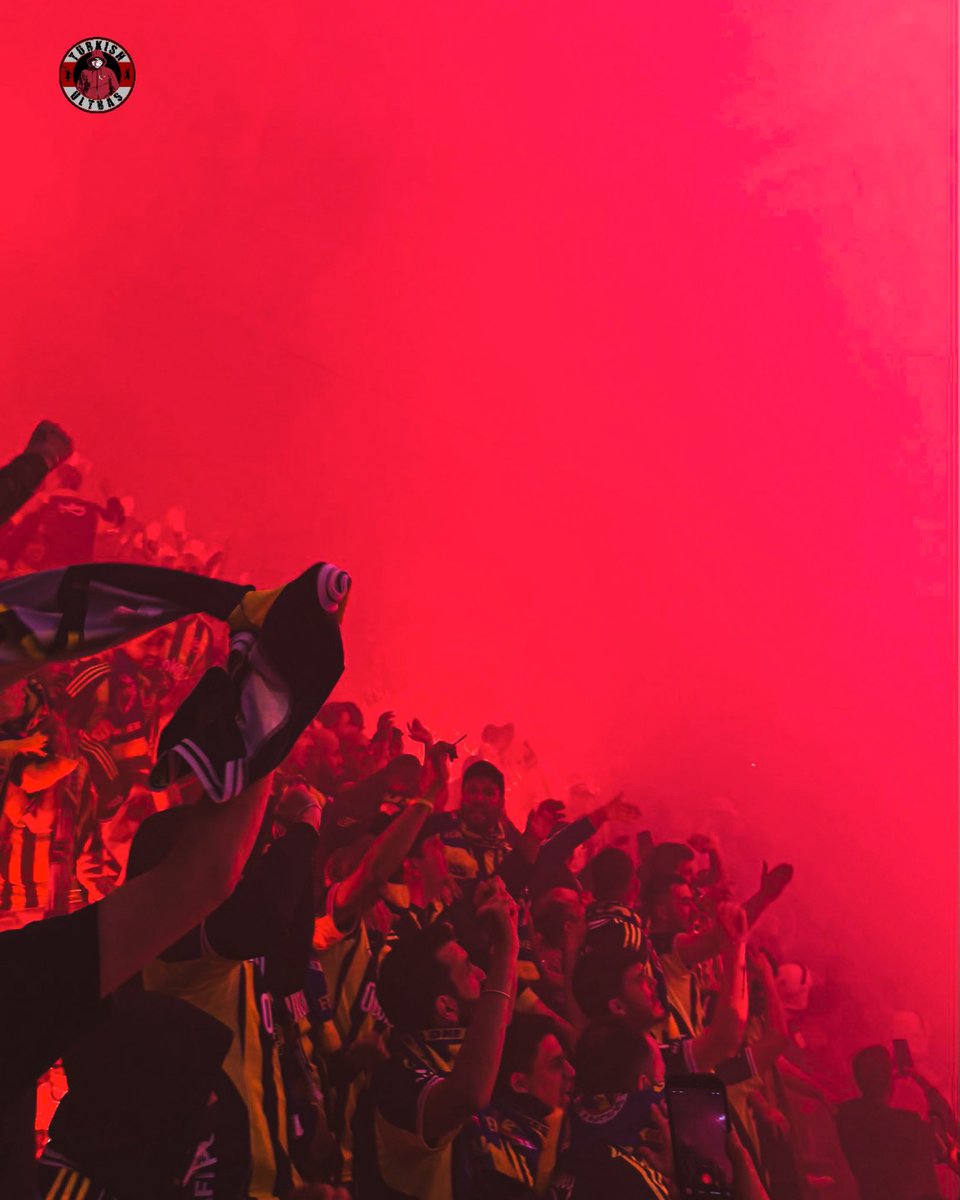 UltrasTurkish's tweet photo. 26.04.2026 Galatasaray-Fenerbahçe 🌿

"Bazen içimiz yandı, bazen meşaleler." https://t.co/2AHLCuSv7M