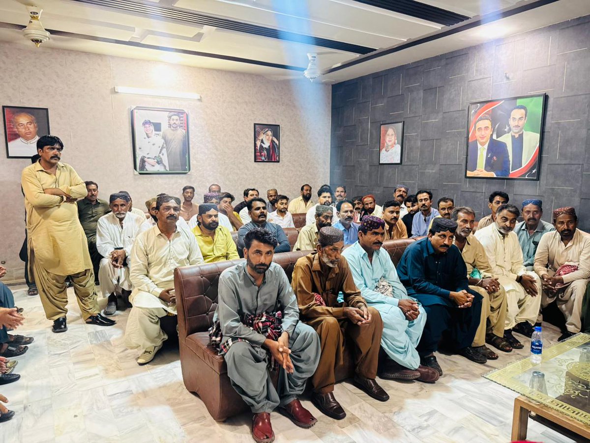 khursheed_Jatoi's tweet image. یونین کمیٹی 145، 146، 158 اور 159 کے عوامی نمائندوں اور شہریوں سے ملاقات میں میئر حیدرآباد کاشف علی شورو نے براہِ راست مسائل سنے۔
شکایات پر فوری ایکشن لیتے ہوئے متعلقہ افسران کو ہدایات جاری—ترجیح صرف ایک: عوام کو ریلیف! #Hyderabad #PublicService
#MayorHyderabadServingPeople