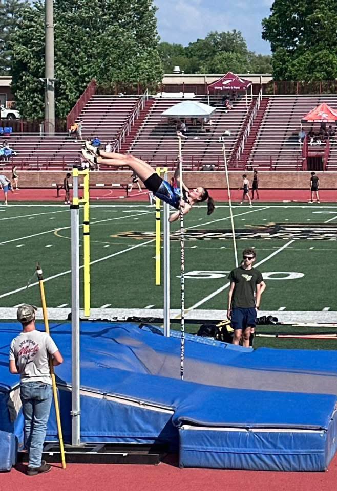 wataugaboosters's tweet photo. 🏆Watauga Women’s T&amp;F team finished 1️⃣st out 33 teams at the Trojan Timing Classic!

Top WHS Finishers:
🥇1ST PLACE
•800m- Cali Townsend (setting a new meet record!)
•Triple Jump- Lily Stough (setting a new meet record!)
•3200m- Cali Townsend
•Pole Vault-Sydney Helms https://t.co/pmV9R0ZrQb