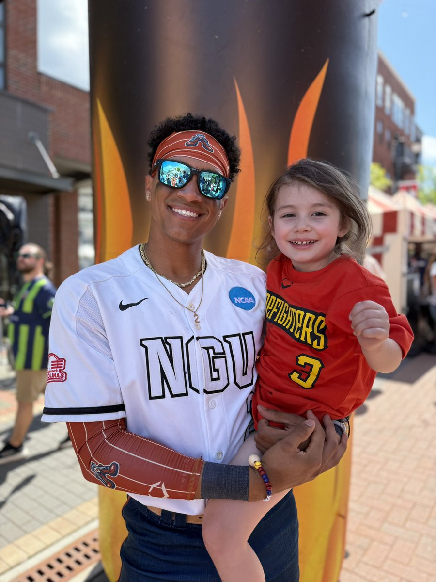 benjilondonmsc's tweet photo. From calling his name on @NGUBaseball broadcasts, to watching him play for the Indianapolis Clowns. 

So cool to get to see @thejalenv play for the @TheIndyClowns today back in The Ville! https://t.co/P6siiNbBCZ