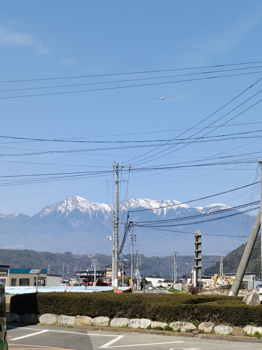 Vstrom65000's tweet photo. 冬季閉鎖明けたぶどう峠と山梨クリスタルラインを全線走ったら3年3ヶ月目でVストローム5万キロ到達した(๑•̀ㅂ•́)و✧
全然飽きがこない、このバイク https://t.co/3jSZFKqLAV
