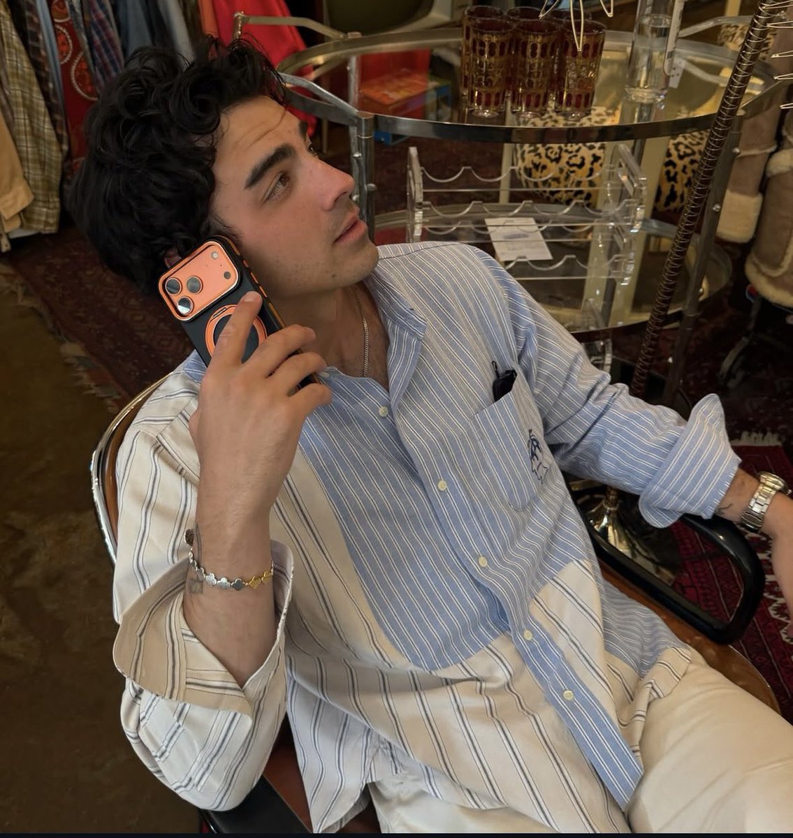 Joe Jonas tweet media