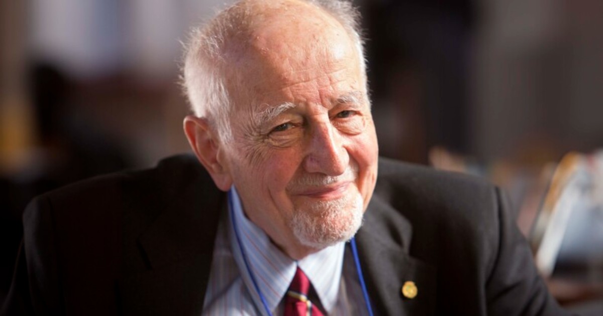 Professor Guido Calabresi will receive the Henry M. Phillips Prize from the American Philosophical Society in recognition of his lifetime contributions to the field of jurisprudence.
law.yale.edu/yls-today/news…