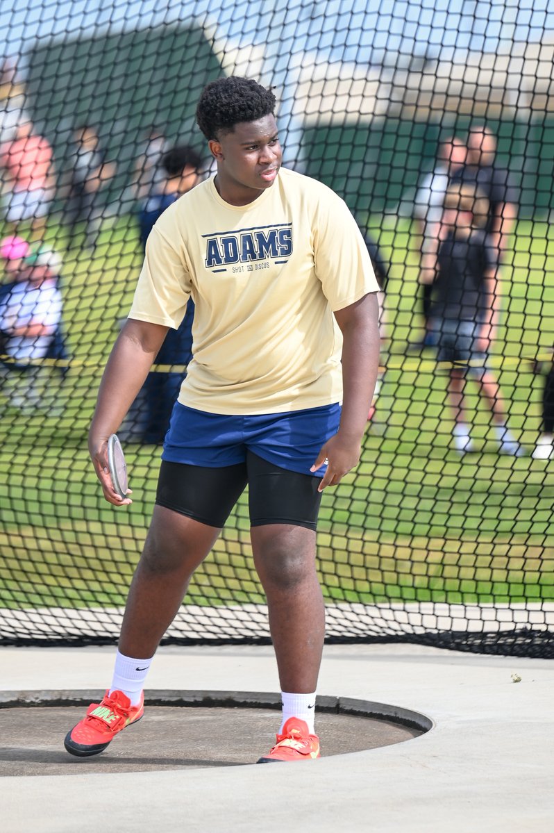 theAusJohnson's tweet image. Blessed to earn District Champ in discus 🥇with a PR throw of 141’7” and place 4th in shot put. Grateful to my coaches and parents!  @AdamsAth_boys @JordanXCTF #8thgrade