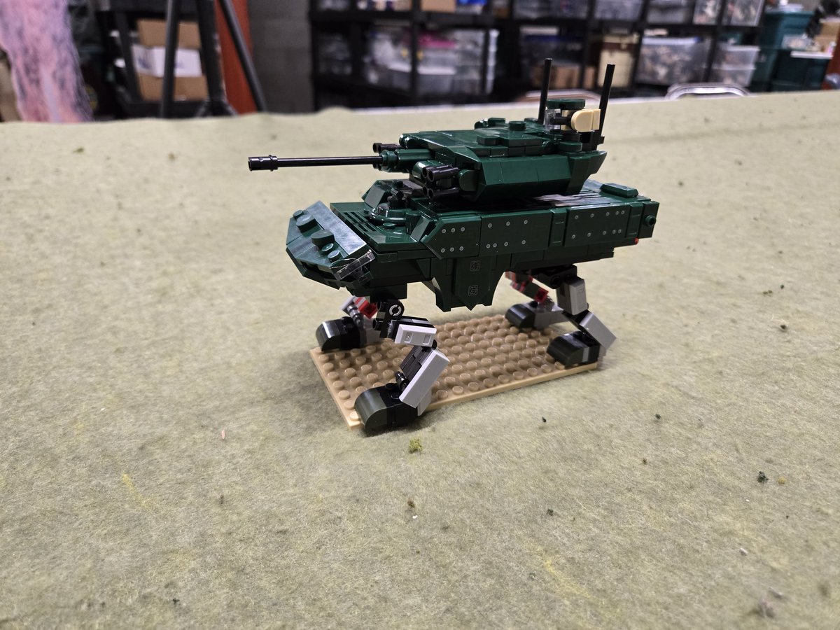 JeffRuss17's tweet photo. Some kit bashing.
#scifibattles #legostyle https://t.co/EVscd4FOXj