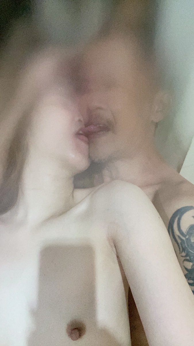 คู่รักต่างวัย tweet media