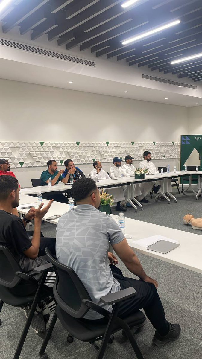 saeeteam1's tweet photo. أقام فريقنا التطوعي دورة الإسعافات الأولية والإنعاش القلبي الرئوي لمنسوبي أكاديمية العاصمة لتعليم كرة القدم ⚽️

خطوة صغيرة تصنع فرقًا كبيرًا في إنقاذ الأرواح 🤍
شكرًا لكل من كان جزءًا من هذا الأثر الجميل 🙏🏻
#فريق_سعي_التطوعي #الرياض #تطوع https://t.co/tWGfEeUvGt