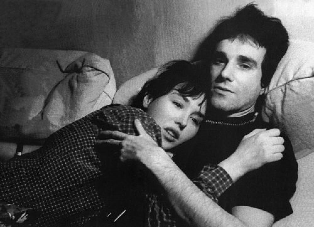 Not many people know that Isabelle Adjani and Daniel Day-Lewis used to be one of the hottest actor couples in the 90s.