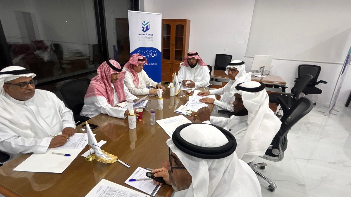 SANAD_HASA's tweet photo. #اجتماعات_سند 
مجلس الإدارة يعقد اجتماعه الثاني لعام 2026م برئاسة رئيس المجلس د. محمد العيد، واعتمد حزمة من القرارات التطويرية والتنظيمية، شملت إقرار مسودة الخطة الاستراتيجية الأولى للجمعية ، واعتماد الهيكل التنظيمي ، والخطة التنفيذية لمبادرة #خدمتكم_فخر_واعتزاز، إلى جانب قرارات داعمة للحوكمة والاستدامة المؤسسية وتعزيز الأثر المجتمعي.
#سند_الاحساء