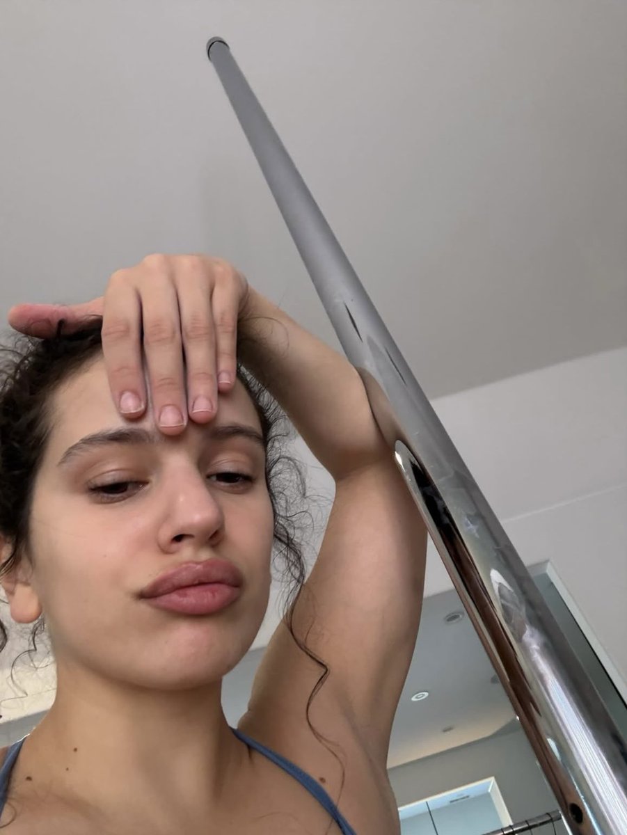 rosalía ahórcame con ese brazo <3