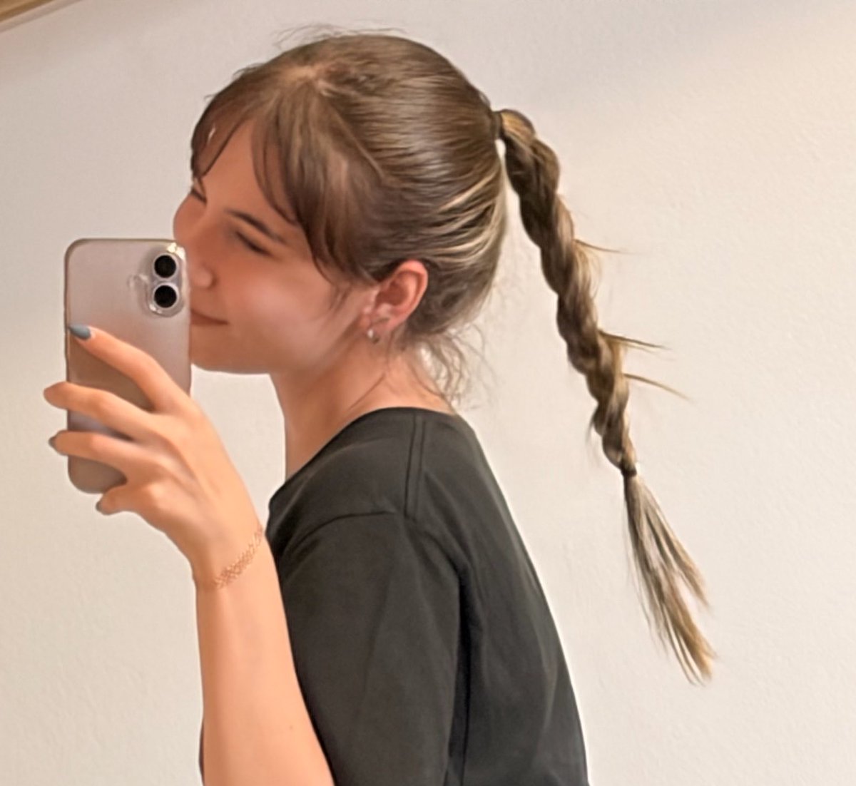 girl same tirando a parte de sumir por uma semana passar por uma experiência religiosa envolvendo santa clara e a musica hotel california se reconverter ao cristianismo depois de 10 anos sendo agnóstica teísta e doar 30 cm de cabelo pra ong das mulheres com câncer, mas same